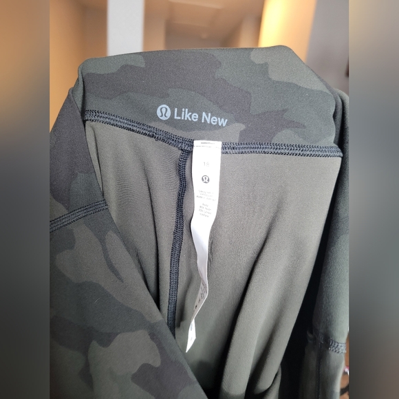 🍋 NWOT Lululemon Green Camo sz 18 "Like New" Aligns cropped 21" inseam - Picture 7 of 7